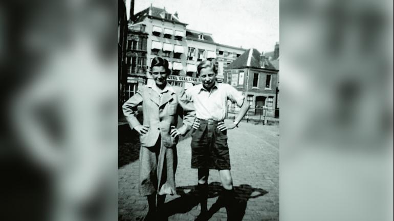 Sam Frenkel (links) en Janus Braat in Dordrecht. Bron: privécollectie Theo Braat/NIOD