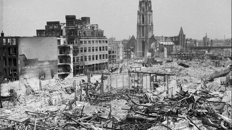 Centrum Rotterdam na het bombardement. Bron: H.F. Grimeyer/Stadsarchief Rotterdam