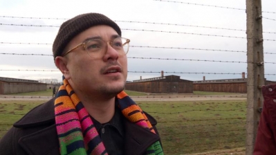 Justin onder de indruk van bezoek aan Auschwitz: 'Een rare rilling door mijn lijf'